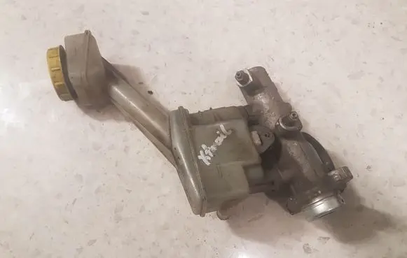 Nissan X-Trail T30 Master brake cylinder