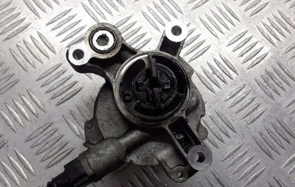Ford Focus C-MAX Vacuum pump D165-1C