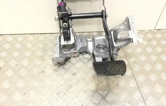 Porsche Macan (95B) Brake pedal 95B723031B 8K2721117