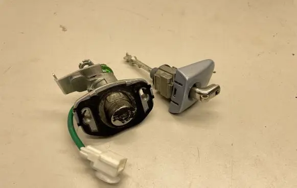 Lexus ES 300h (6th Gen) Loading door lock 6905533490