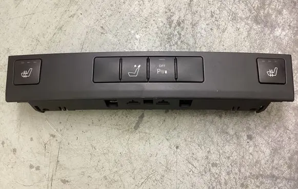 Mercedes-Benz E W212 Seat heating switch A2128202610 33911101 0837000830