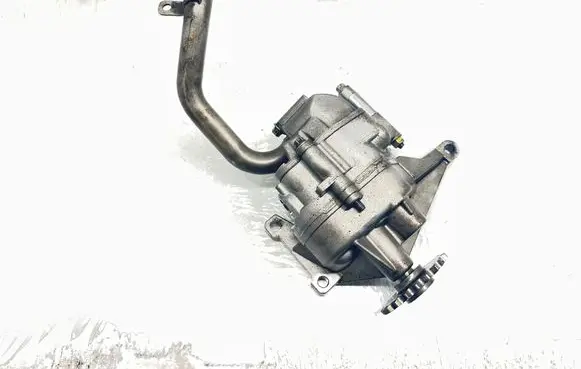 Mercedes-Benz C W204 Oil pump R6461810101