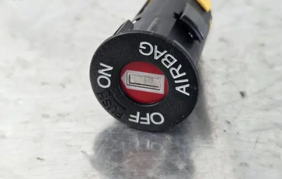 Passenger airbag on/off switch