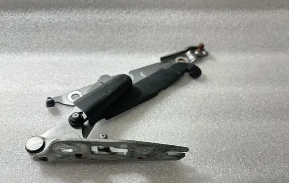 Audi A6 S6 C6 4F Tailgate/trunk/boot hinge 4F5827301A