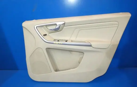 Volvo XC60 Front door card panel trim