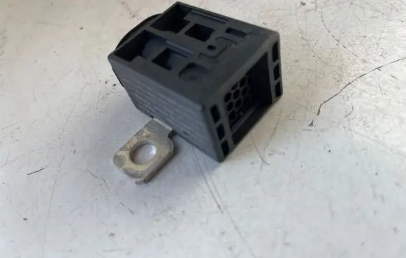 Audi A6 S6 C6 4F Battery relay fuse 4F0915519