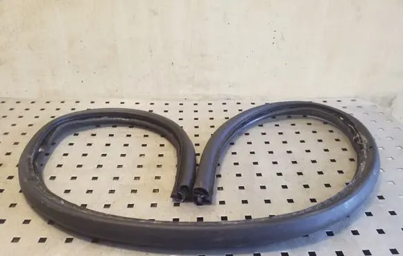 Audi S5 Facelift Rubber seal front coupe door 8F0831707B