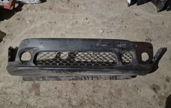 Front bumper lip