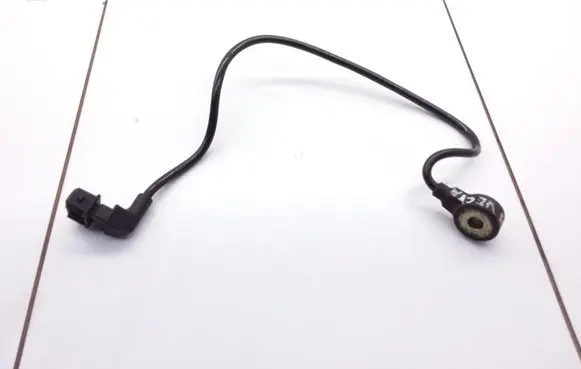 Opel Vectra B Detonation knock sensor 90528671 5WK96081