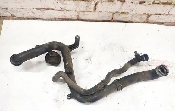Volkswagen Touran I Engine coolant pipe/hose