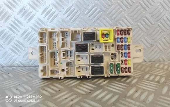 Mitsubishi Space Star Fuse module G8C933MF2Z06 G8C-933M-F2Z06
