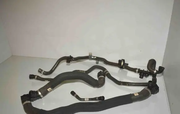 BMW 5 G30 G31 Engine coolant pipe/hose 8581028 8573221 8581029