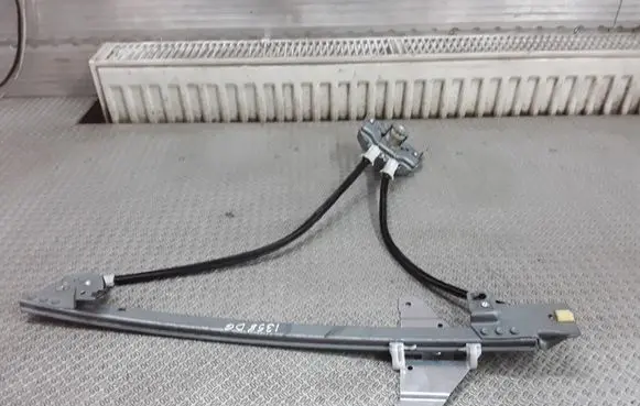 Rear door manual window regulator