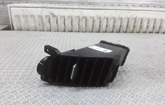 Nissan Primera Dash center air vent grill A1007035