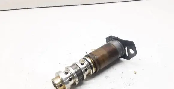 BMW 3 E90 E91 Camshaft vanos timing valve 7584115