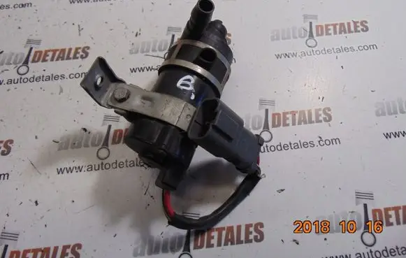 Honda CR-V Headlight washer pump 