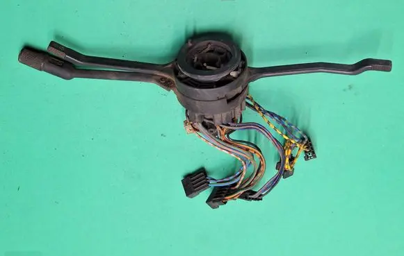 Wiper turn signal indicator stalk/switch