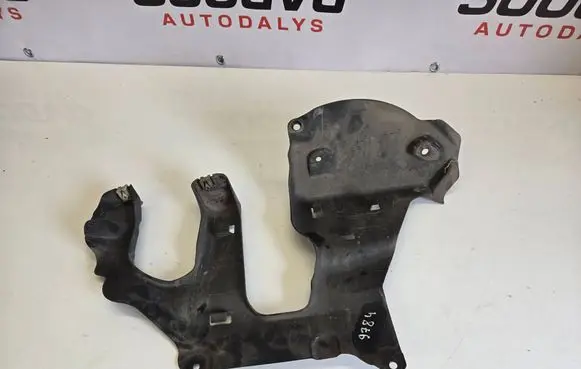 BMW M8 F93 Gran Coupe Front underbody cover/under tray 7347021
