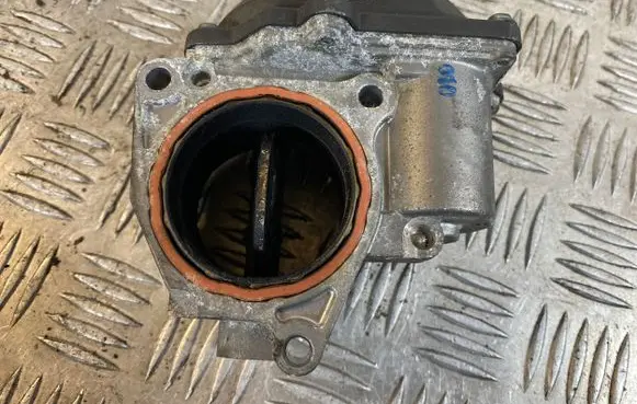 Volkswagen Golf Plus Throttle valve 03G128063A