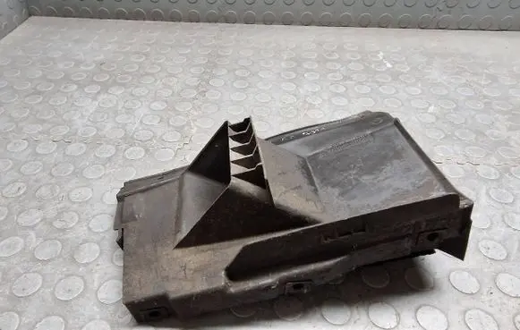 BMW 7 E38 Brake cooling air channel/duct 8241424