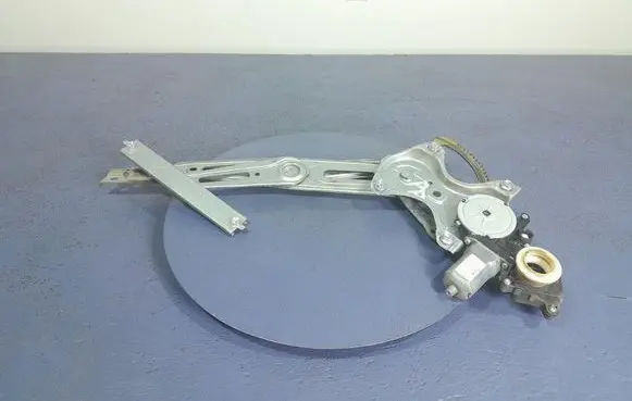 Toyota Auris E180 Front door window regulator with motor