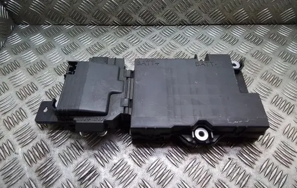 Hyundai Kona I Fuse module 37583K4000 AEV14012 AEV14012M33