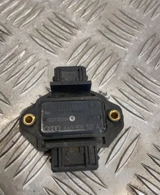Audi A4 S4 B5 8D Ignition amplifier control unit 0227100209 4A0905351A