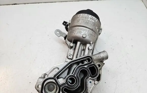 Oil filter mounting bracket
