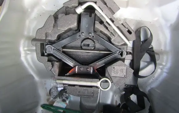 Subaru Forester SH Lift Jack 