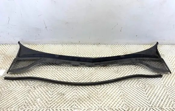 Skoda Fabia Mk3 (NJ) Wiper trim 6V18194166V1819415