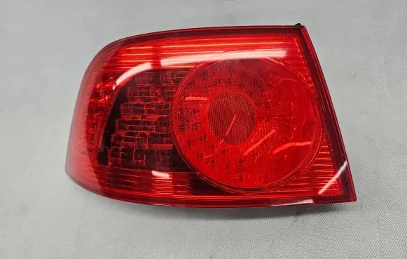 Volkswagen Phaeton Rear/tail lights 3D0945096B