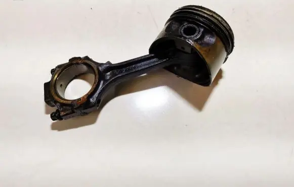 Ford Ka Piston with connecting rod 89ad