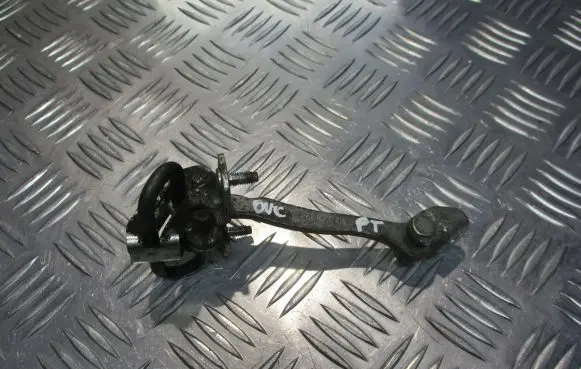 Opel Vectra C Rear door check strap stopper