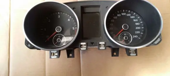 Volkswagen Golf VI Speedometer (instrument cluster) 5K0920861A