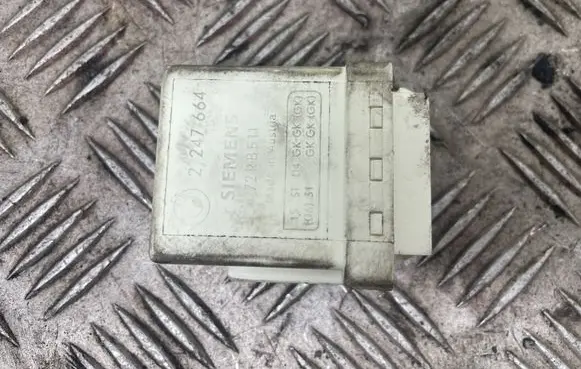 BMW 5 E39 Glow plug pre-heat relay 2247664