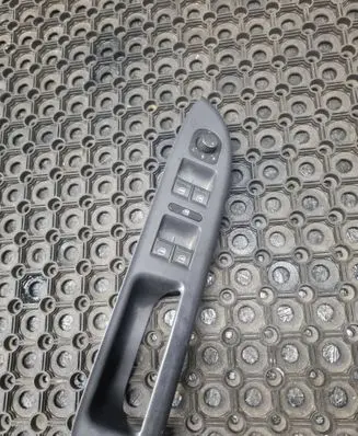 Volkswagen Golf Plus Electric window control switch 5M1867371C