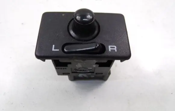 Nissan Almera Wing mirror switch