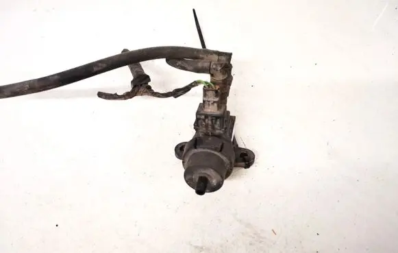 Ford Focus Turbo solenoid valve 98ab9e882aa 98ab-9e882-aa