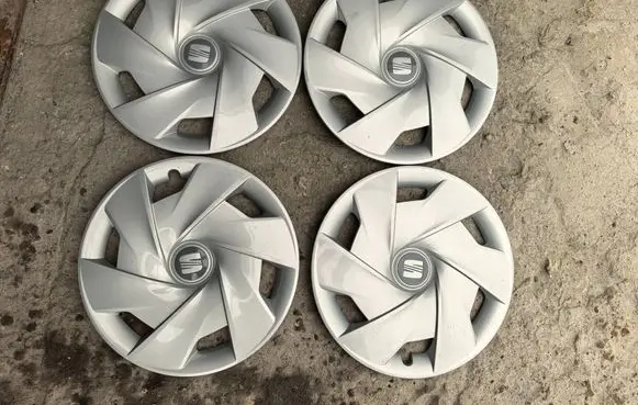 Seat Ibiza IV (6J,6P) R15 wheel hub/cap/trim 6J0601147C