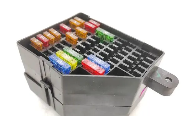 Volkswagen PASSAT B6 Fuse module 3C1941824