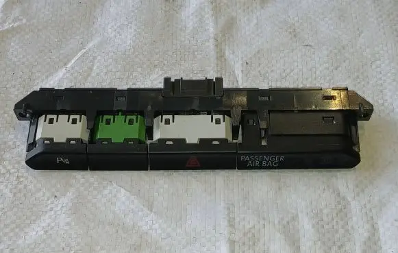 Volkswagen PASSAT B8 Hazard light switch 3G0927132A