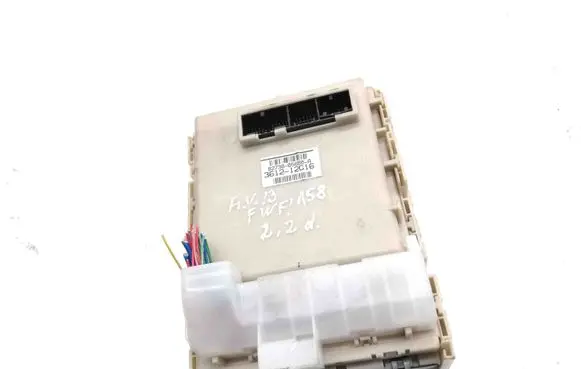 Toyota Avensis T270 Central body control module 8273005680