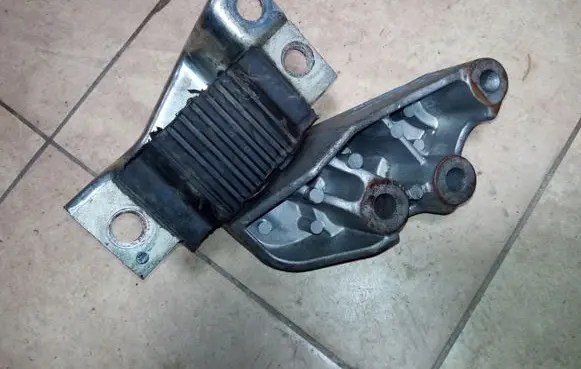 Peugeot Boxer Engine mount bracket 1343242080