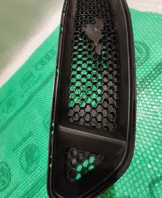 Ford Mustang VI Front bumper upper radiator grill