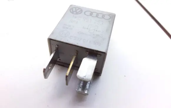 Volkswagen Touran I Hazard warning light relay 1K0951253 0332011100
