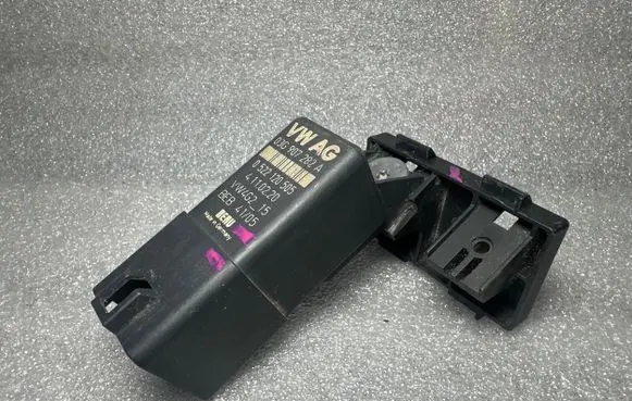 Audi A3 S3 8P Glow plug pre-heat relay 03G907282A