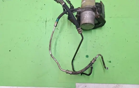 Ford Kuga I Power steering pump 4M513K514CC
