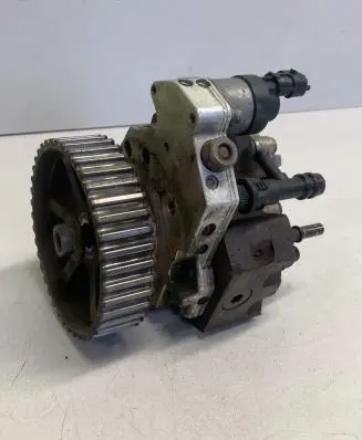 Volvo S40, V40 Fuel injection high pressure pump 8200055072 0455010031