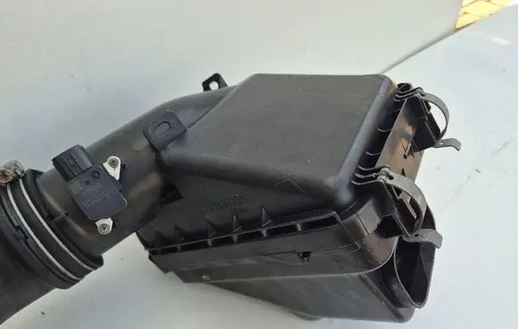 Mitsubishi Pajero Air filter box 1500A271
