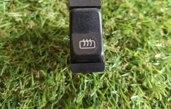 Mercedes-Benz S W126 Windscreen/window heater switch 0008206110 03812516